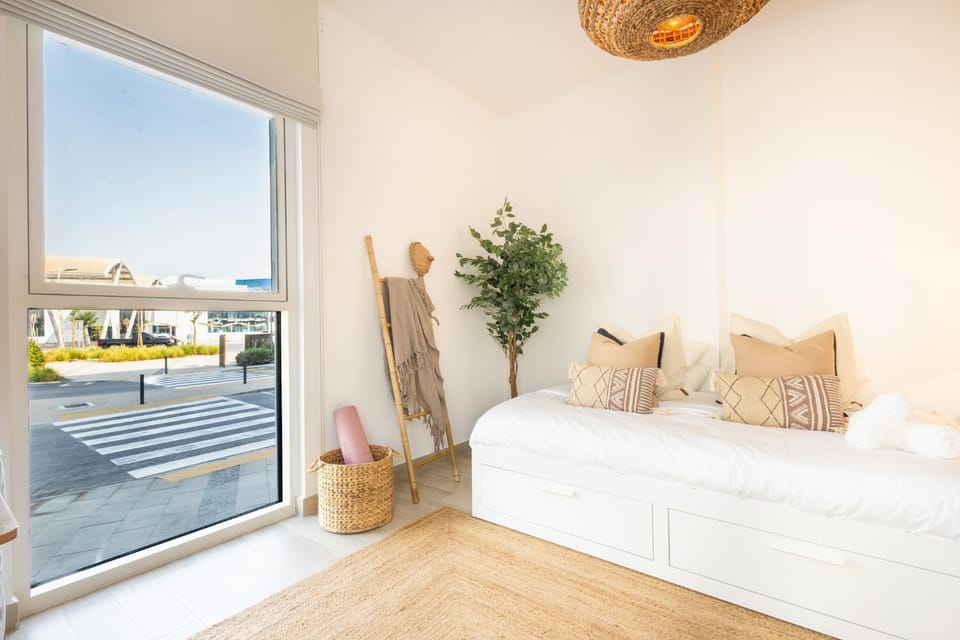 Voyage Waters Edge Studio Apartment in Abu Dhabi
