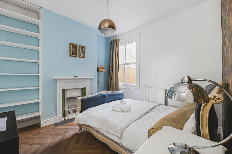 Sleek 2-Bed with Outdoor Space Apartment in London Borough of Ealing