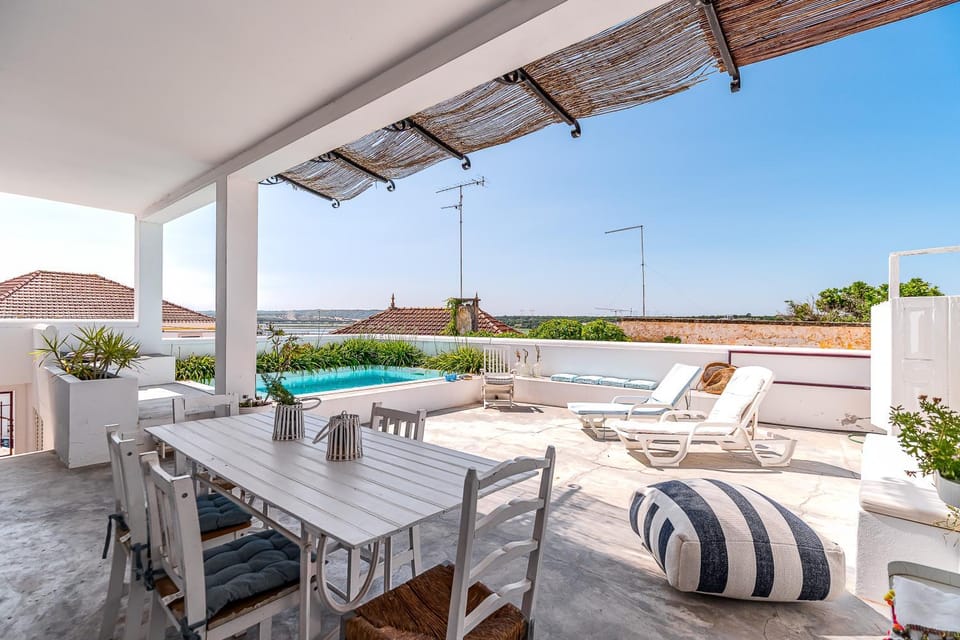 Property building, Balcony/Terrace, Living room, Swimming pool