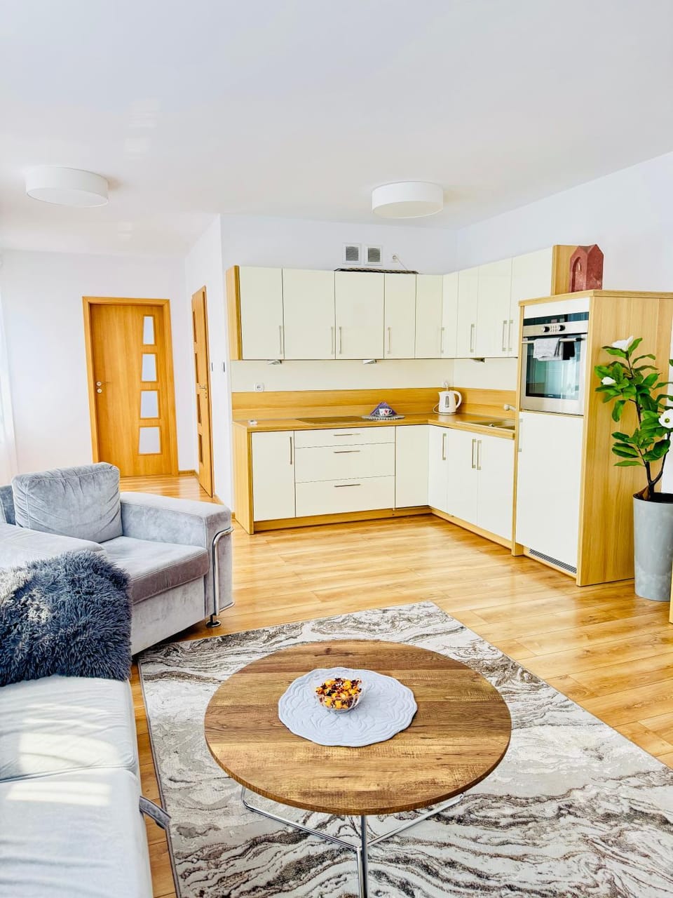Kitchen or kitchenette, Seating area