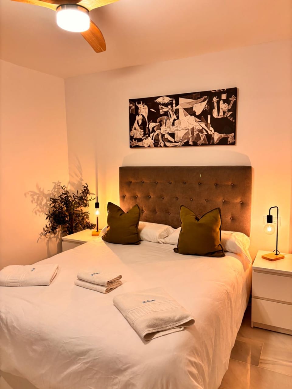 Bed, Photo of the whole room, Bedroom, towels