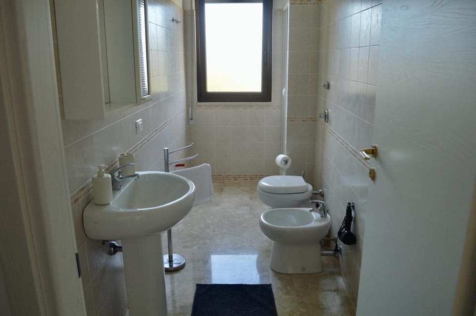 Shower, Bathroom, hair dryier