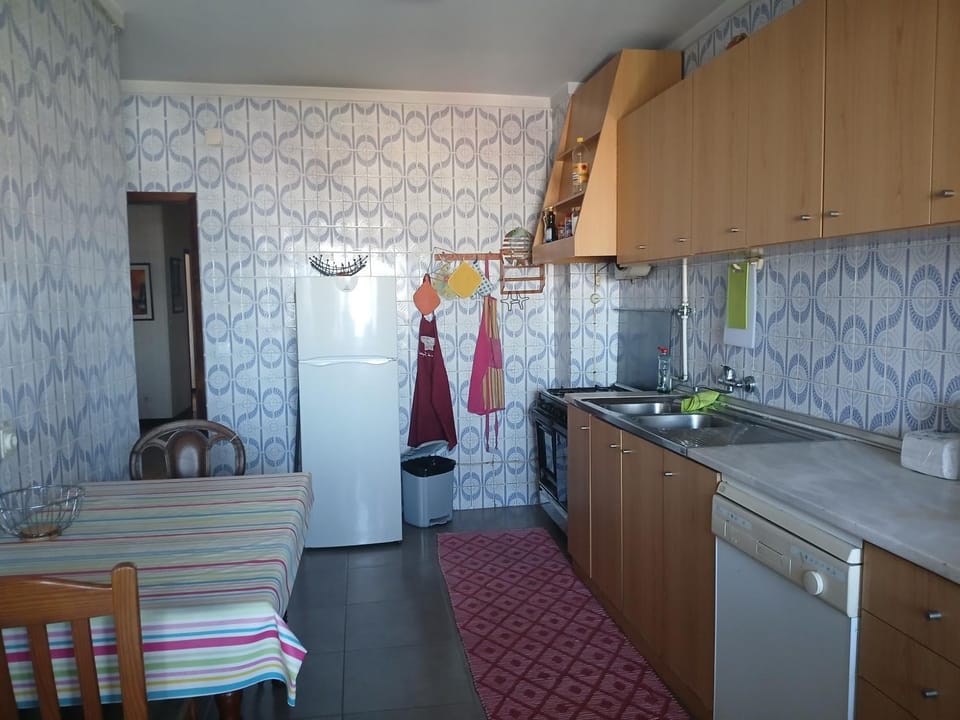 Kitchen or kitchenette, Dining area, dishwasher, oven, stove