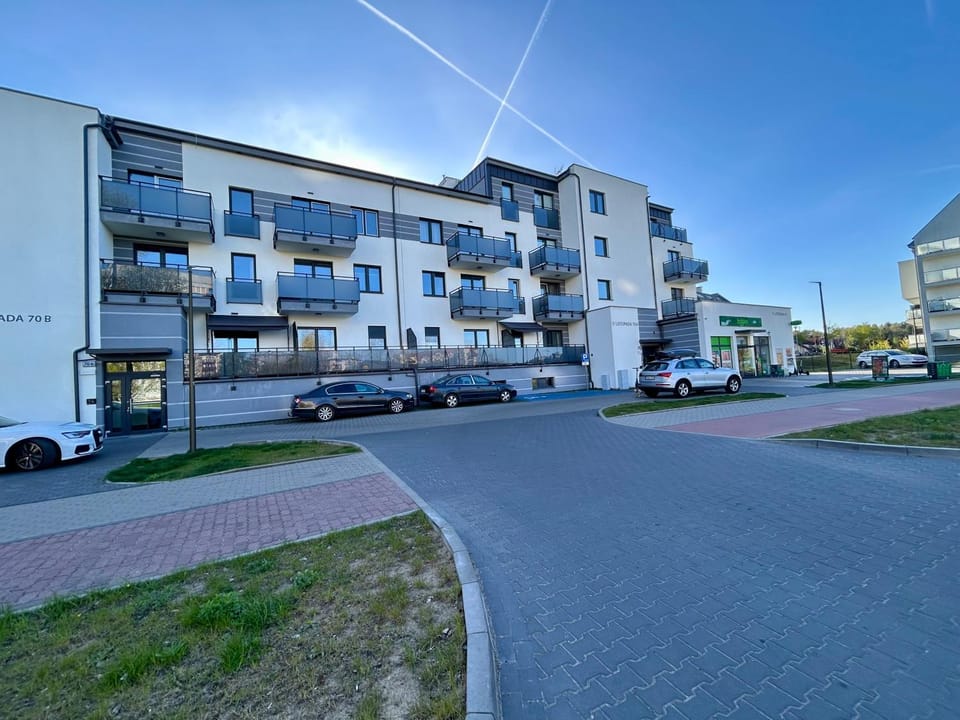 Property building, Neighbourhood, Location