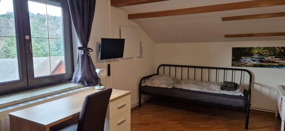 TV and multimedia, Photo of the whole room, Seating area, Bedroom