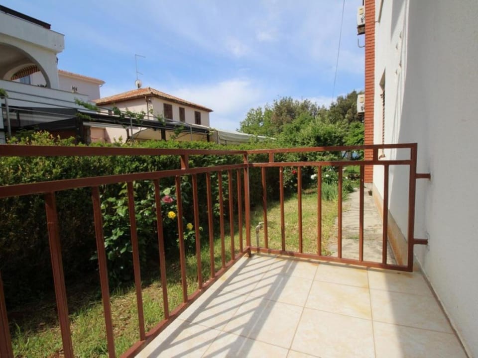Property building, Day, Garden, View (from property/room), Balcony/Terrace, Garden view