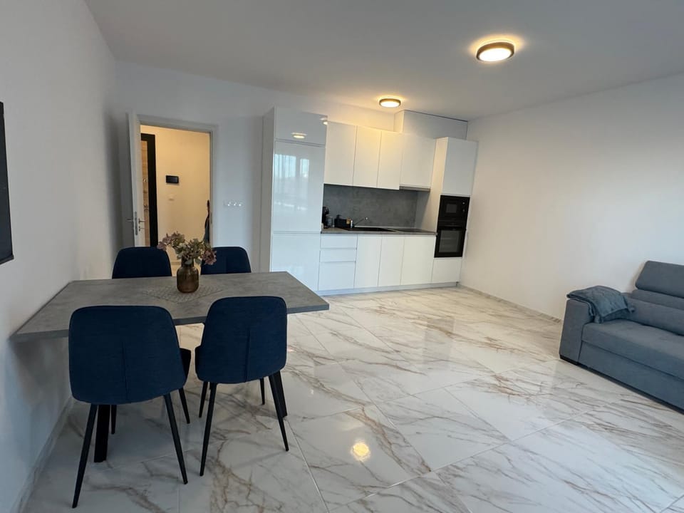 Communal lounge/ TV room, TV and multimedia, Kitchen or kitchenette, Living room, Seating area