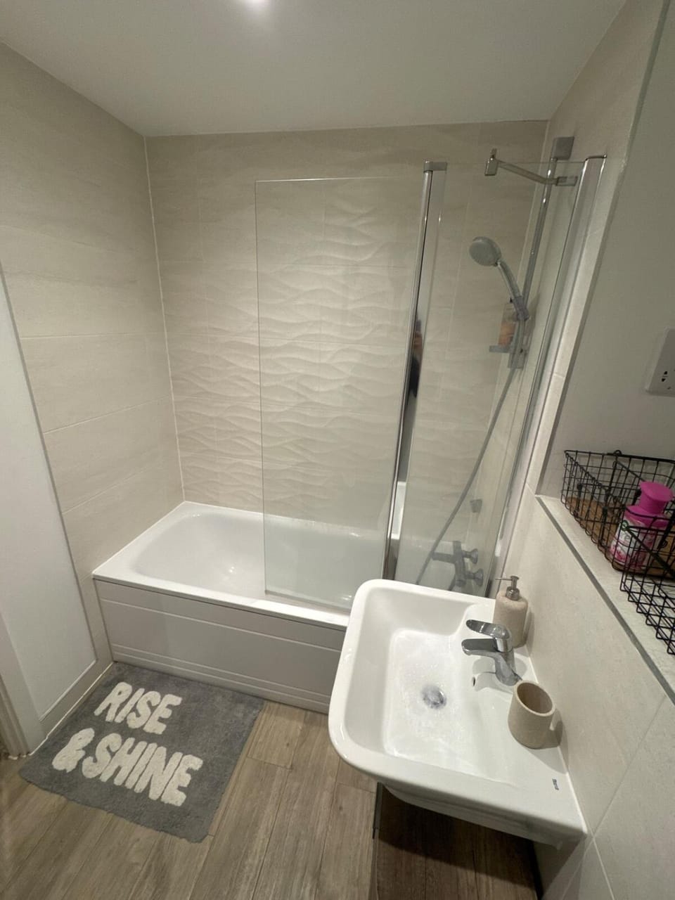 Crawley Town Centre, close to Gatwick Airport Apartment in Crawley