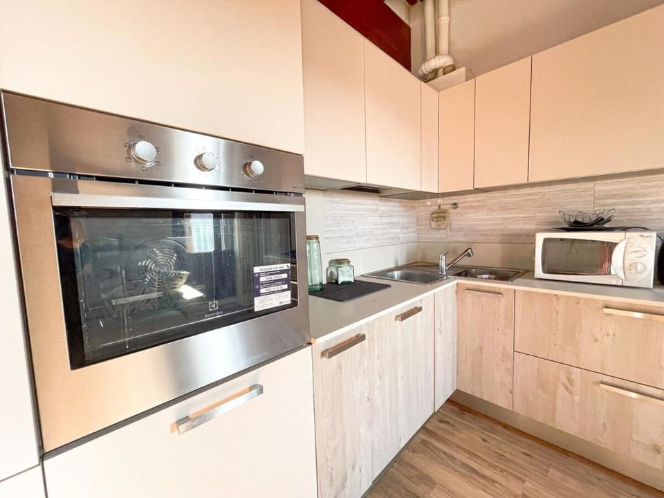 The Urban Nest 2, Spacious, wifi and near the red metro Apartment in Milan