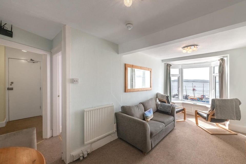 Living room, Seating area, internet