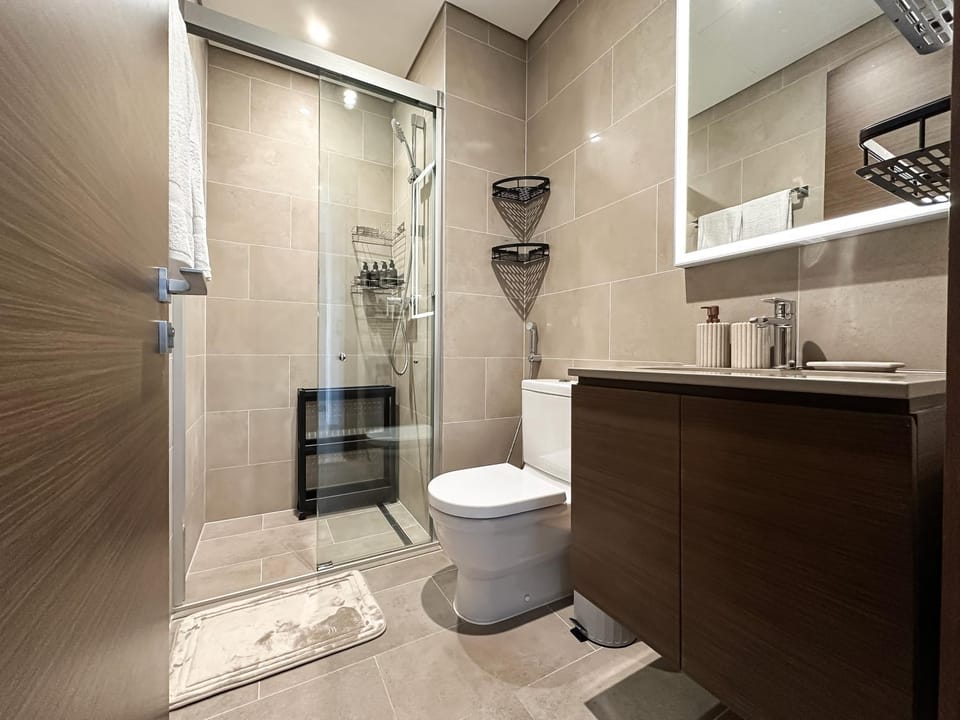 Trophy-Live in Style Artistic Flair Unit Apartment in Dubai