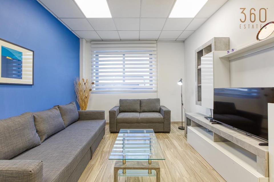 Communal lounge/ TV room, TV and multimedia, Living room, Seating area, Evening entertainment