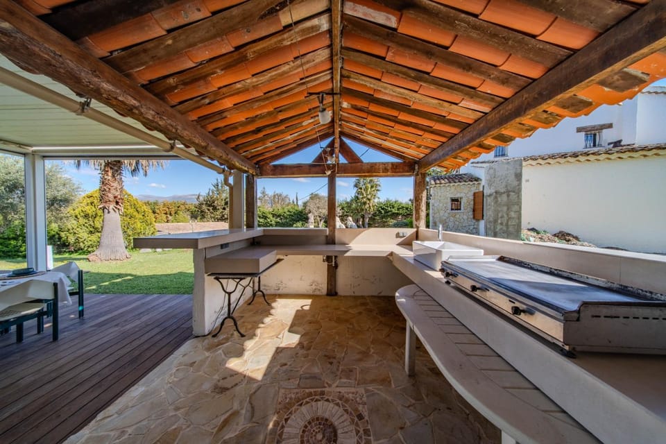 Patio, Dining area