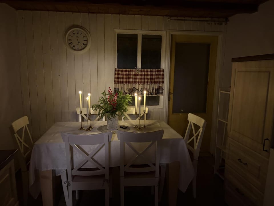 Kitchen or kitchenette, Dining area, Communal kitchen