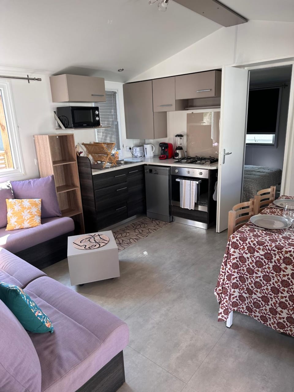 Dining area, oven, stove