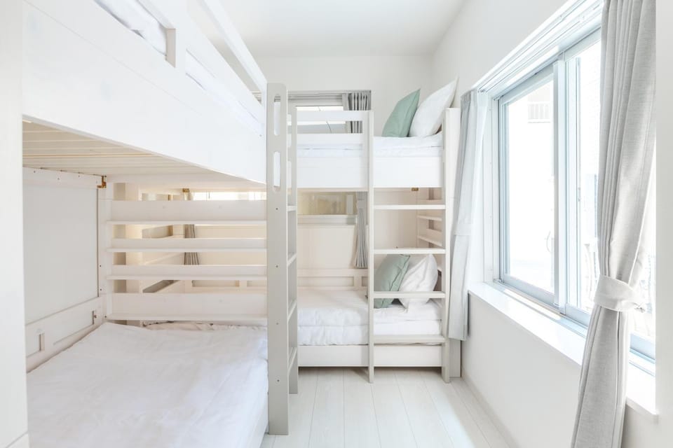 Bedroom, bunk bed