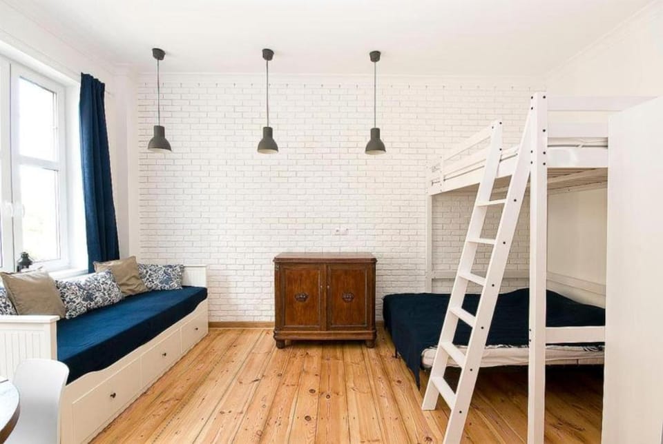Sauna, Living room