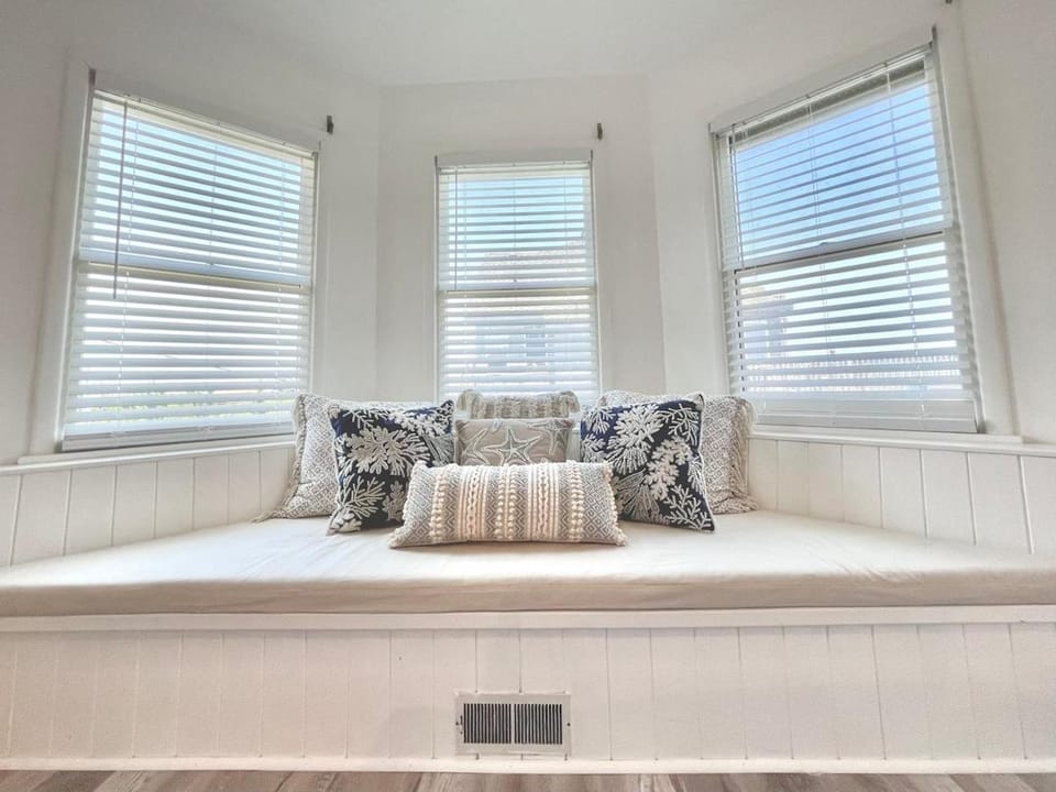 Oceanfront 4 Bedroom Salvo Sandcastle Hot Tub House in Outer Banks