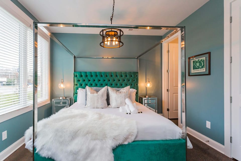 2 Chic Townhomes Near Geodis Sleeps 22 House in Nashville