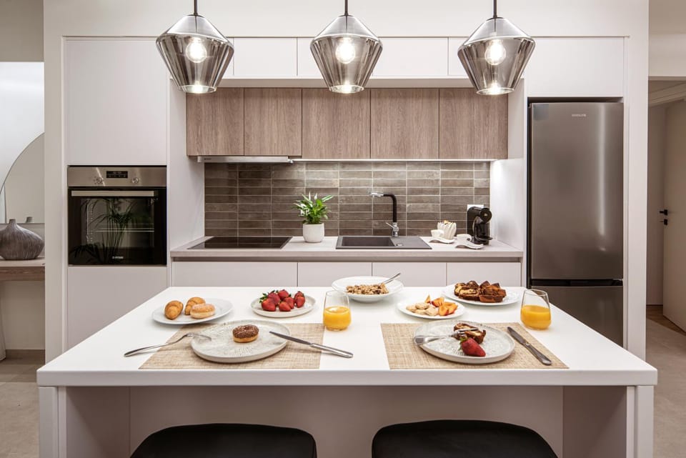 Kitchen or kitchenette, Food and drinks, Food, oven, stove