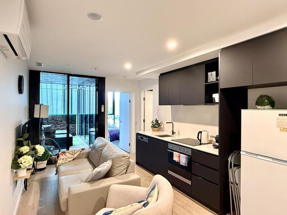 Spacious 2BR Apt in Canberra City Centre BBQ/ Pool Apartment in Canberra