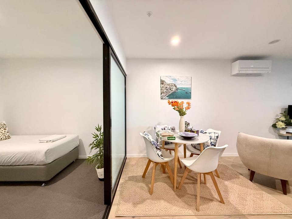 Heart of CBD Stylish 2BR Apt-Quiet-pool-view-BBQ Apartment in Canberra