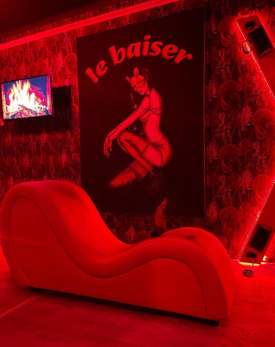 Le baiser 2 Love room du plaisir interdit Apartment in Normandy