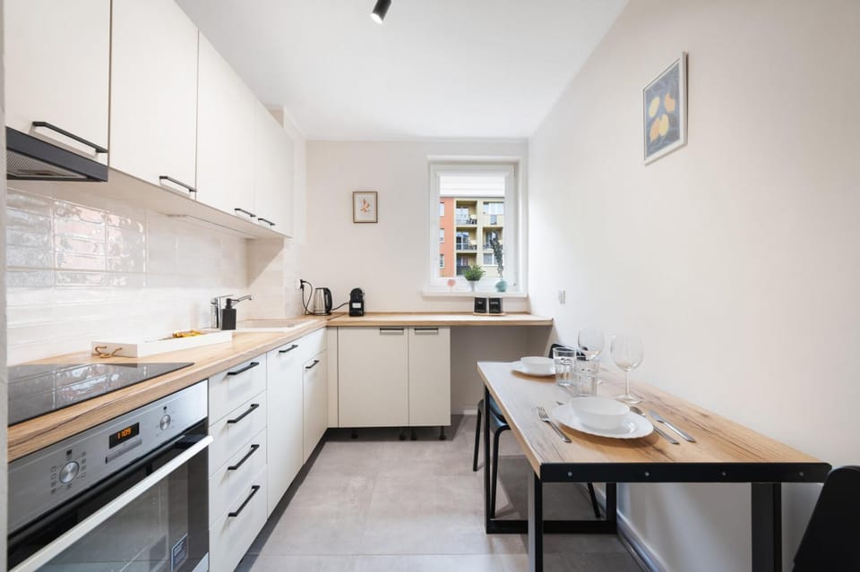 Kitchen or kitchenette, Dining area, dishwasher, oven, stove