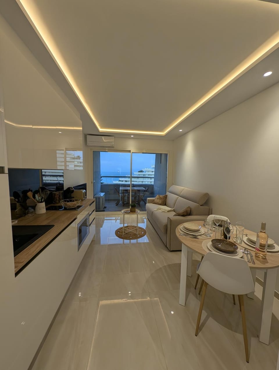 Marina Baie des Anges, Sublime Studio Apartment in Villeneuve-Loubet