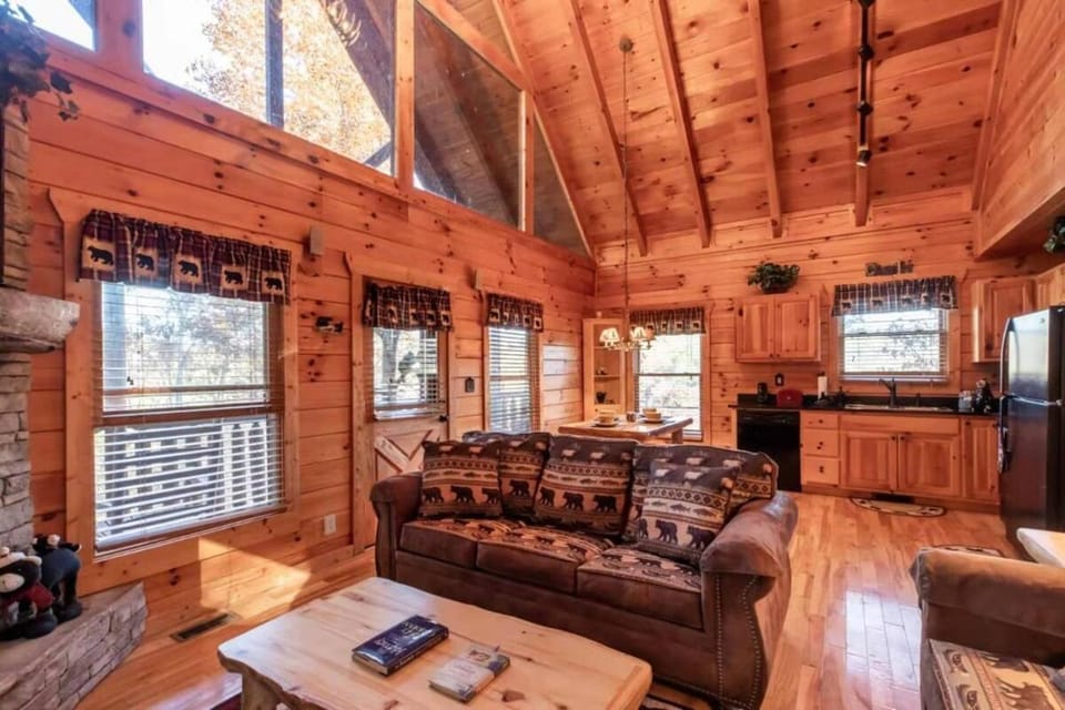 Cozy Secluded Cabin Firepit Hot Tub Cabin in Sevier County