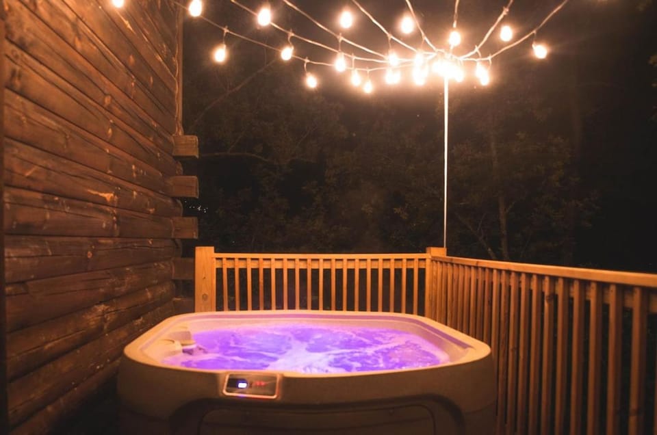 Cozy Secluded Cabin Firepit Hot Tub Cabin in Sevier County