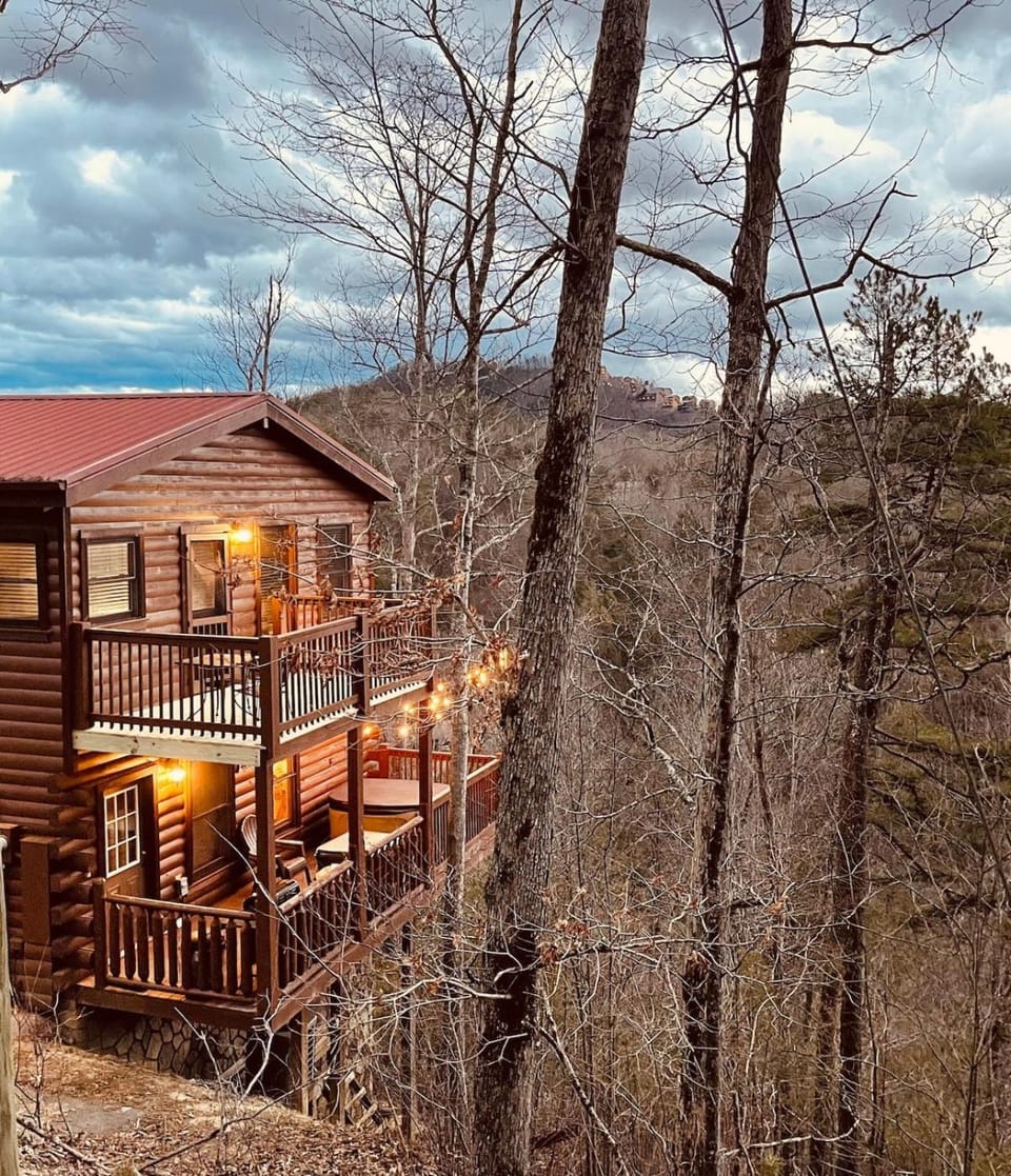 Cozy Secluded Cabin Firepit Hot Tub Cabin in Sevier County