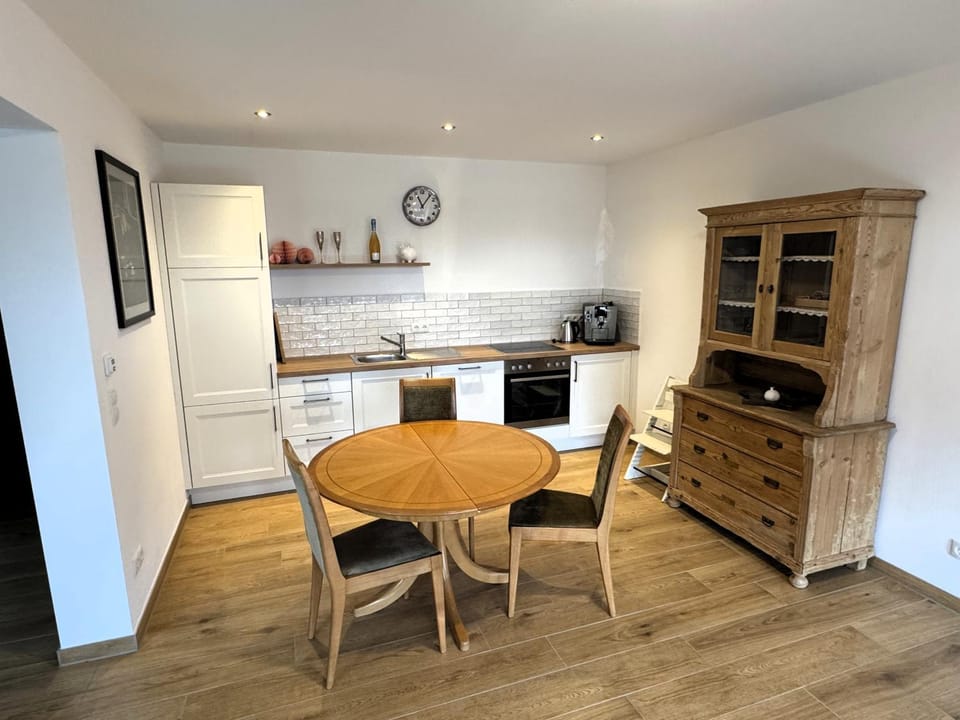 Property building, Kitchen or kitchenette, Living room