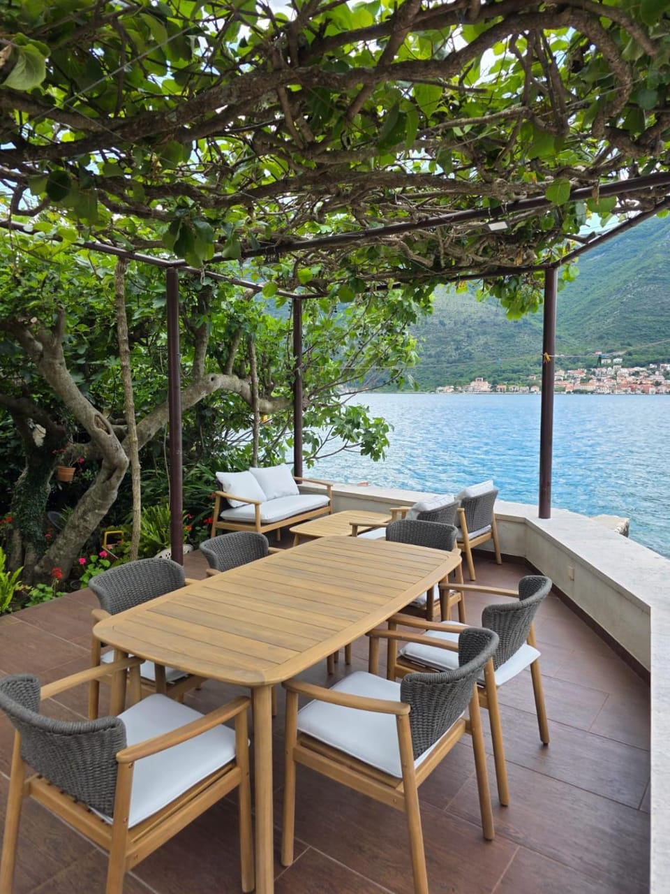 Seaside Studio Mare, only 15 meters from sea Apartment in Dobrota
