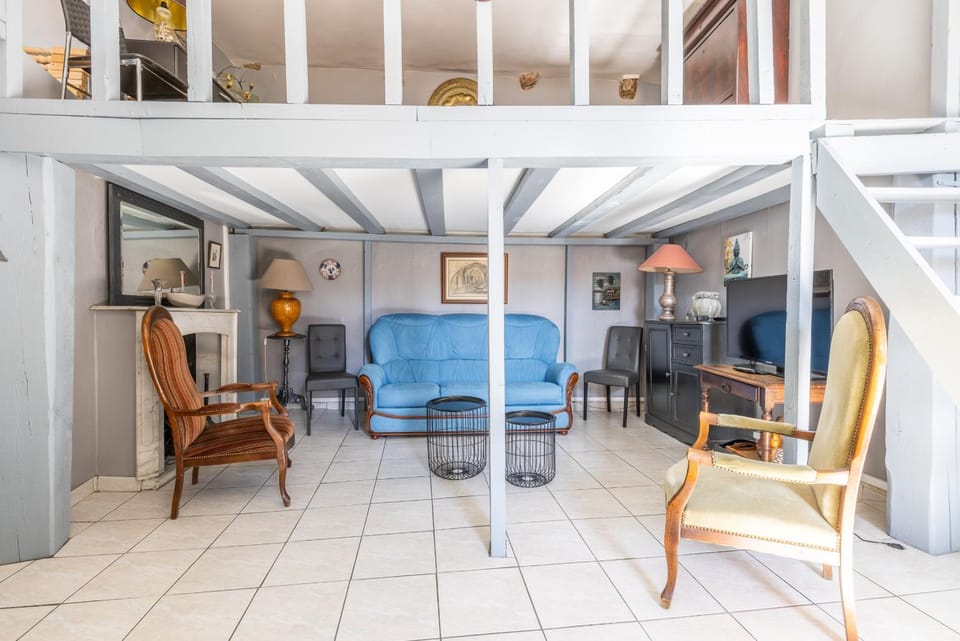 Communal lounge/ TV room, Living room