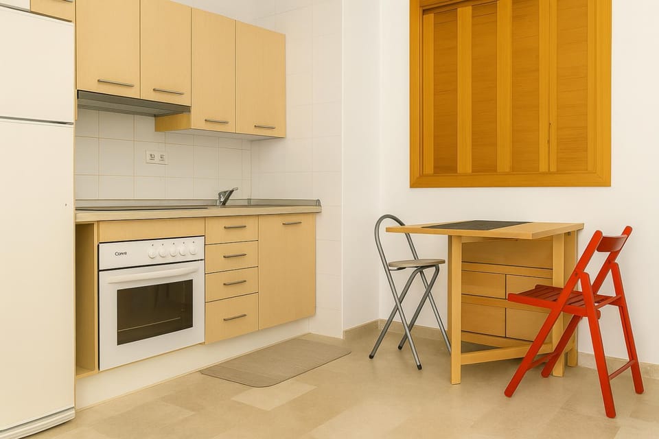 Kitchen or kitchenette, Dining area, stove