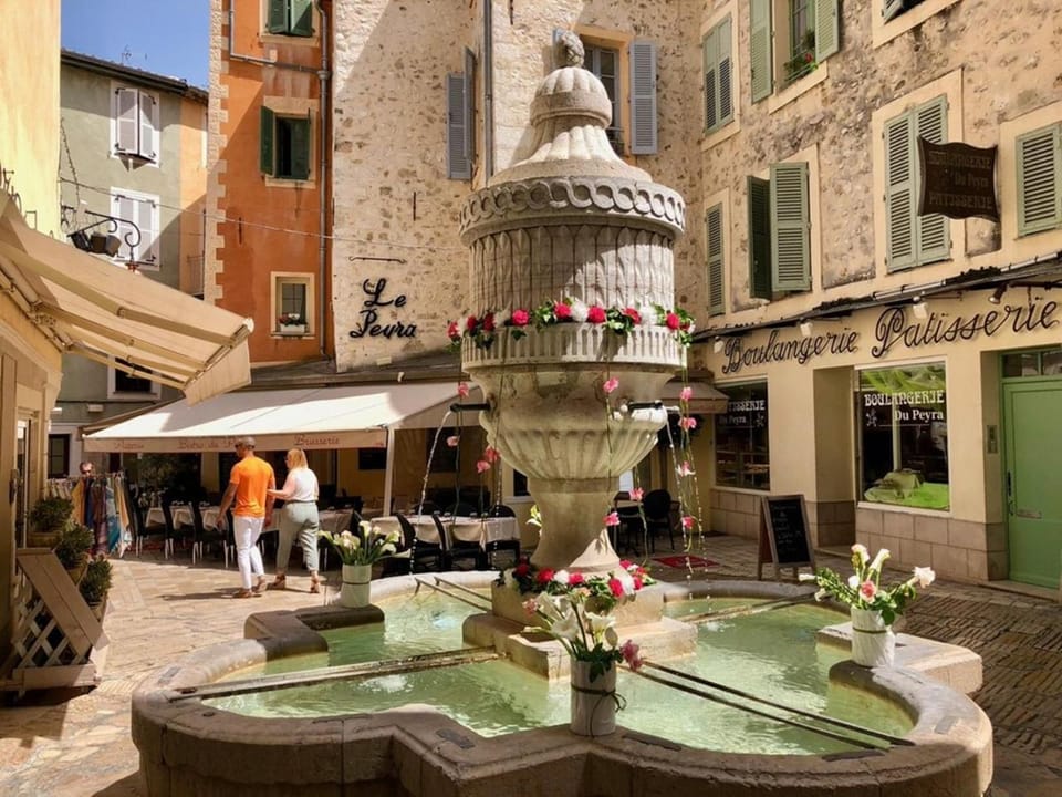 Nearby landmark, Off site, View (from property/room), City view, Garden view, Mountain view, Inner courtyard view