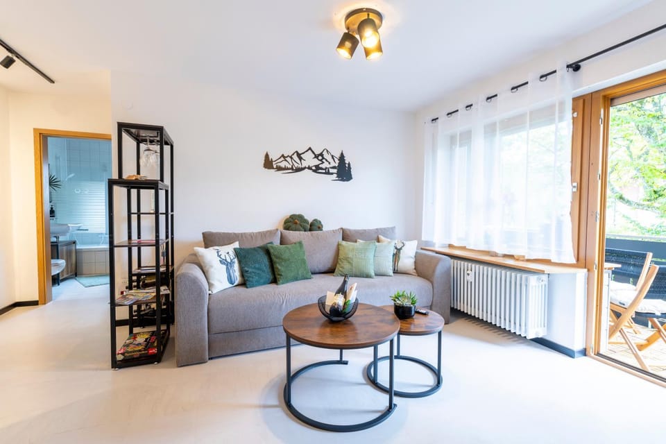 WälderNestchen - zentral - Natur pur - Tiefgarage - Balkon - modernes 2 Zimmer Appartement Apartment in Baden-Württemberg