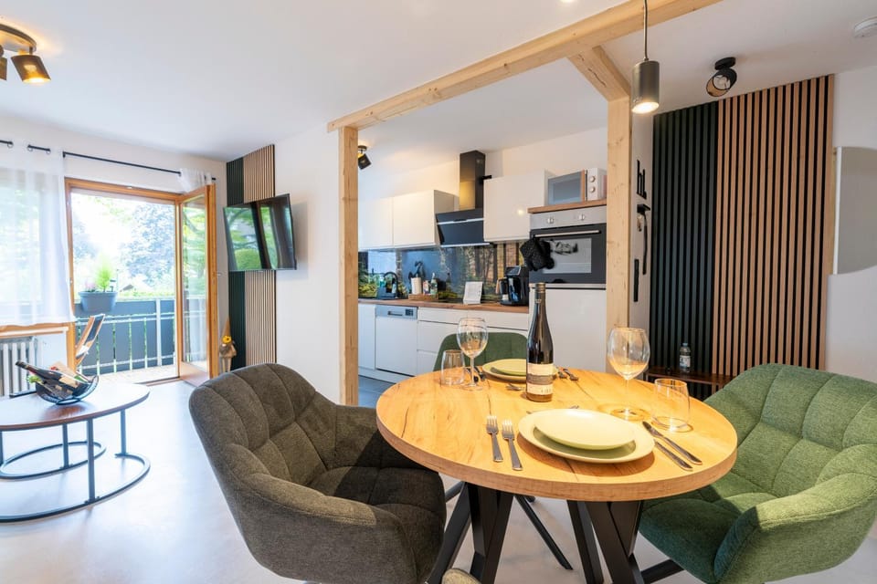 WälderNestchen - zentral - Natur pur - Tiefgarage - Balkon - modernes 2 Zimmer Appartement Apartment in Baden-Württemberg