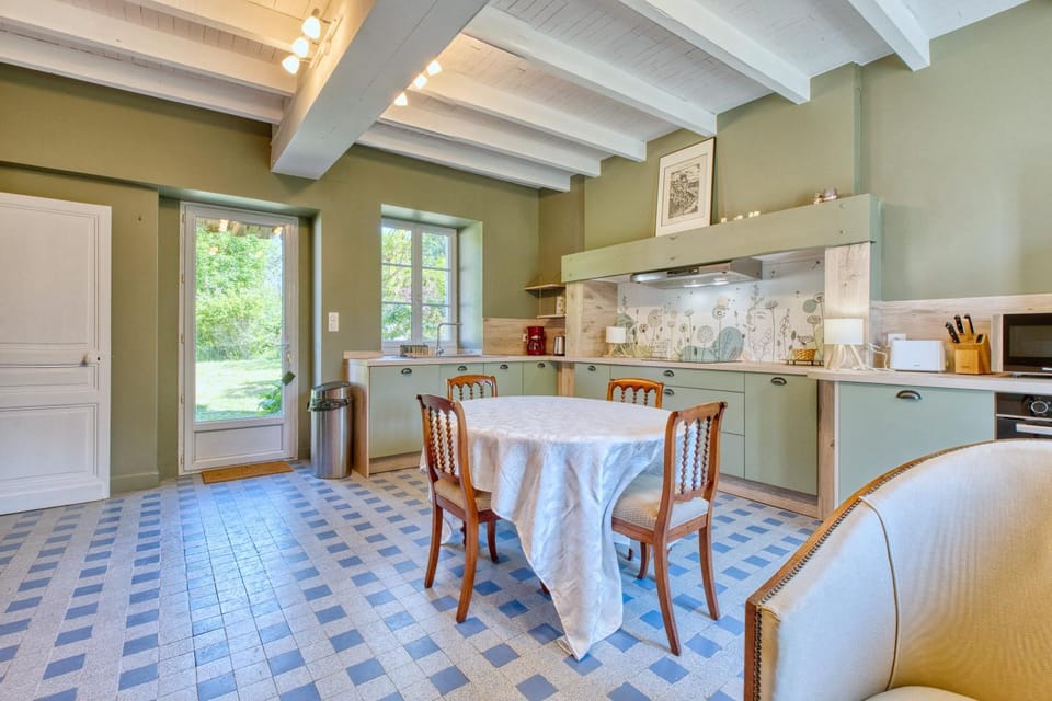 Property building, Kitchen or kitchenette, Living room