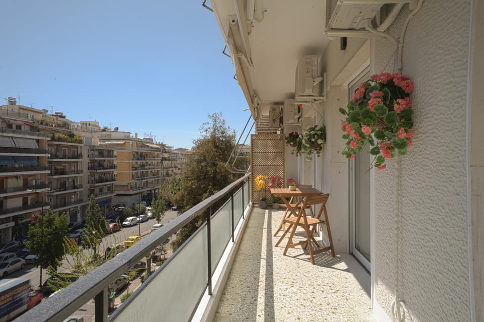 Day, View (from property/room), Balcony/Terrace, Dining area, City view