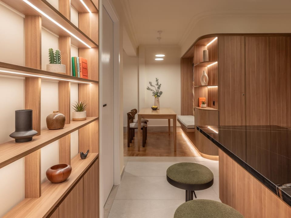 Kitchen or kitchenette, Living room, Seating area, Dining area