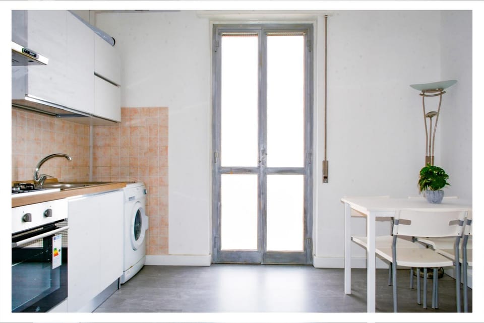 Kitchen or kitchenette, Dining area, stove