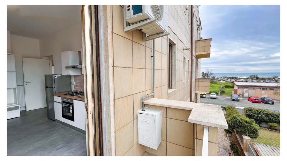 Balcony/Terrace, Kitchen or kitchenette, City view, stove