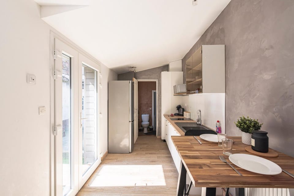 Kitchen or kitchenette, Dining area, oven, pet friendly, stove