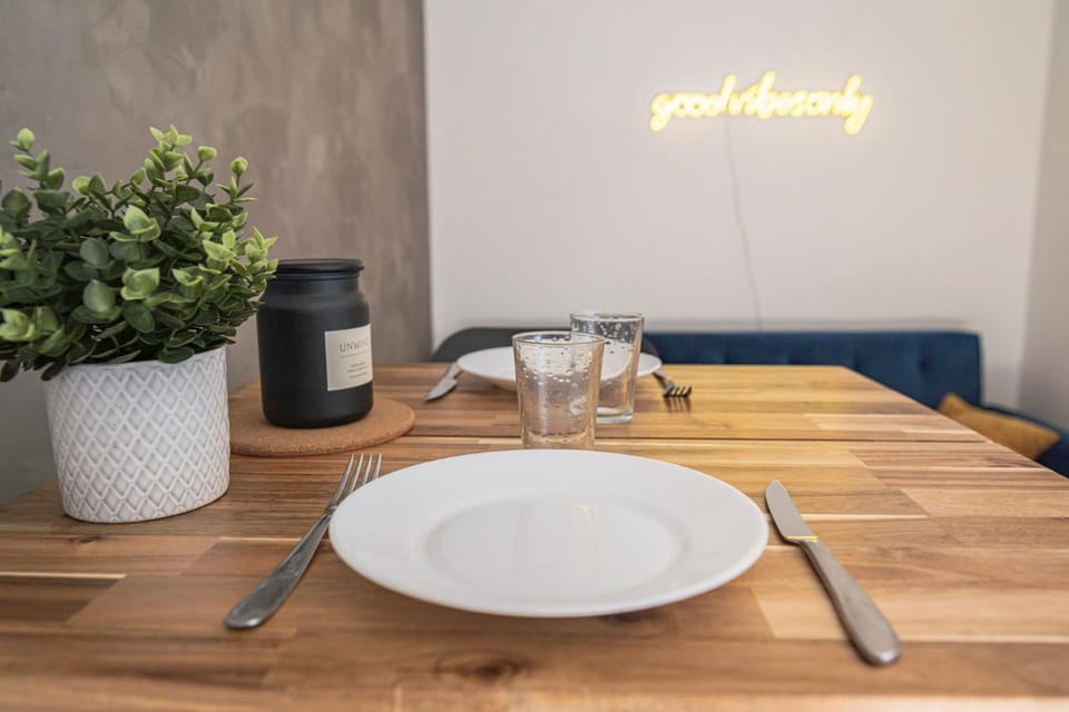 Food and drinks, Dining area, Food