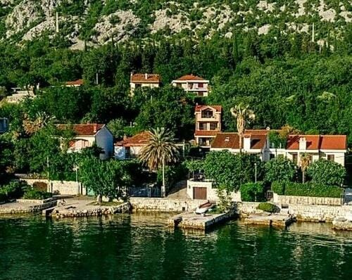 Studio Lanterna in a seaside house Apartment in Dobrota