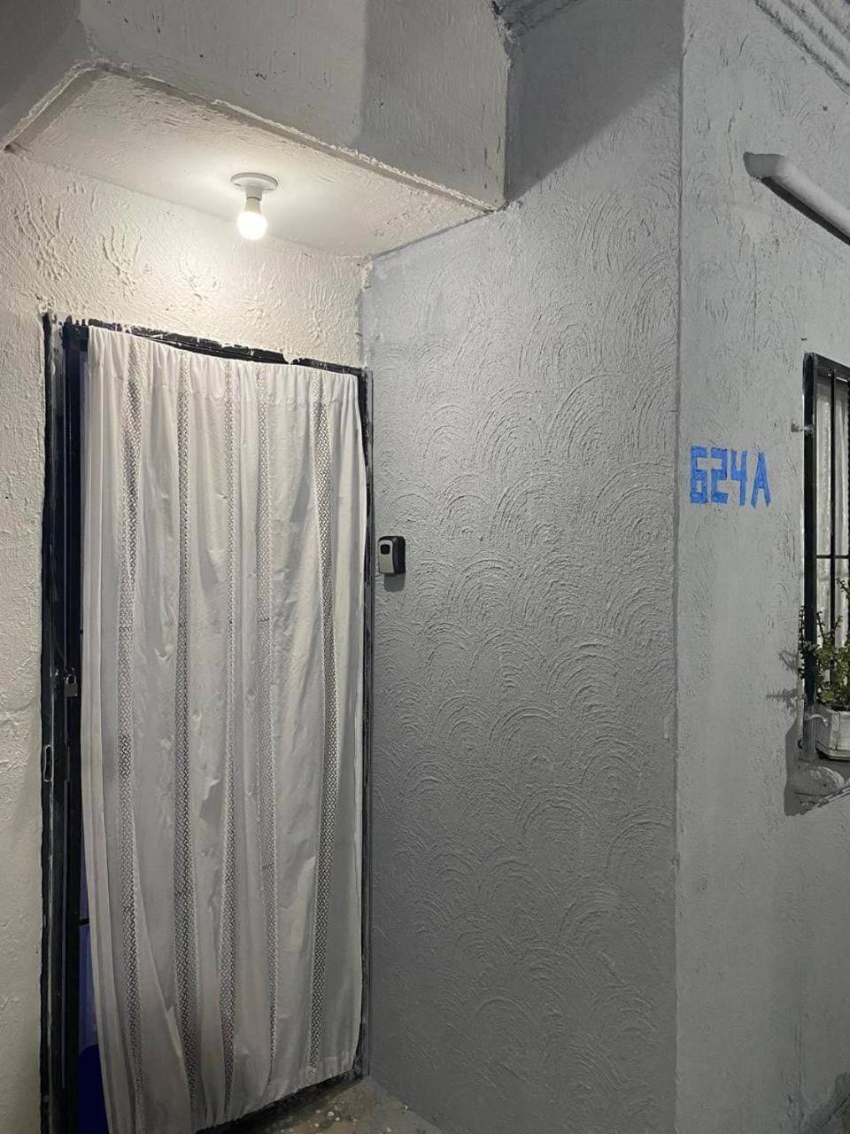 Entire place 24 7 services, up to 4 occupants Apartment in Leon