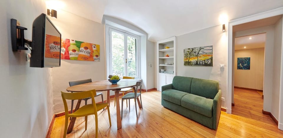 TV and multimedia, Living room, Seating area, Dining area