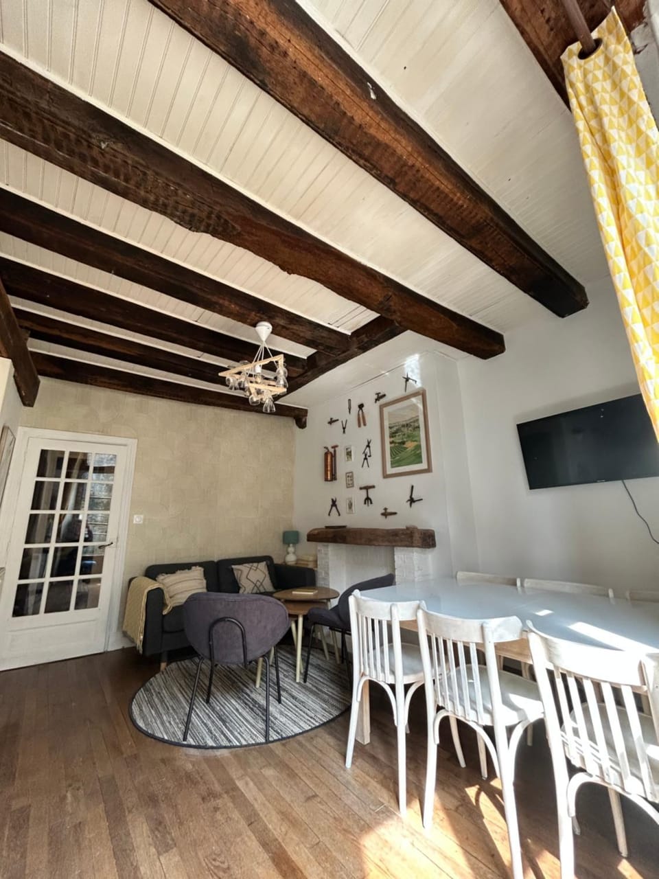 TV and multimedia, Living room, Dining area